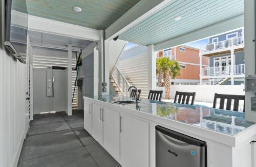 Ocean Isle Beach Casa | Blue Heaven amazing custom home with private heated pool close to beach