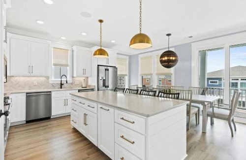 Ocean Isle Beach Casa | Blue Heaven amazing custom home with private heated pool close to beach