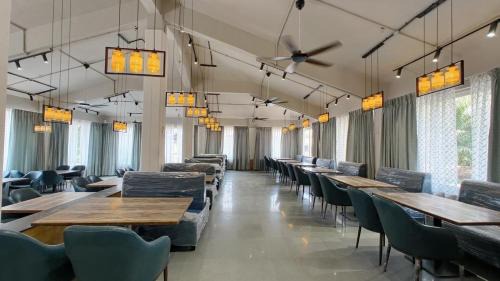 Ambavna Hotel | Blue horiizon valley retreat