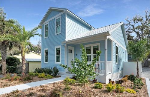 Downtown Historic District Casa | Blue House, Prime Location, Family Amenities, BBQ!