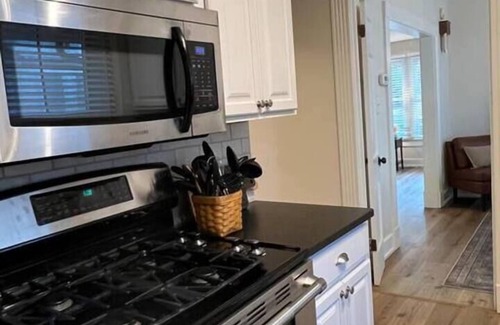 Owensboro Casa | Blue Moon Cottage: Music Room, Inground Pool