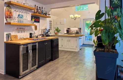 Prevost Chalet De Esquí | Blue Moon Winter '26 Cozy, Close To Everything