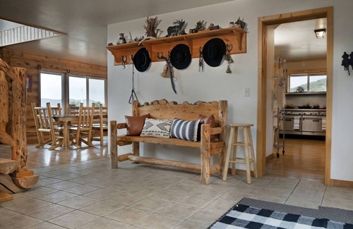 Newcastle Casa | Blue Mountain Ranch: 7 Bedrooms, Sleeps 20
