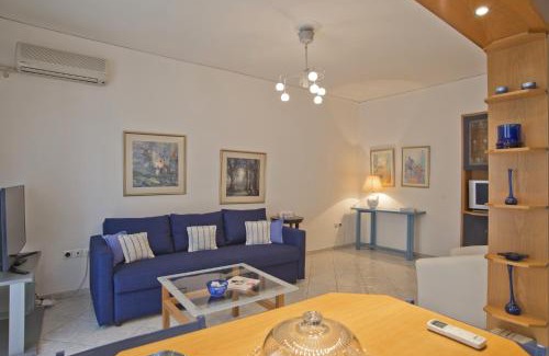 Dafni Apartamento | Blue Nest Elegant Reno Fully Equipt Apt near Metro