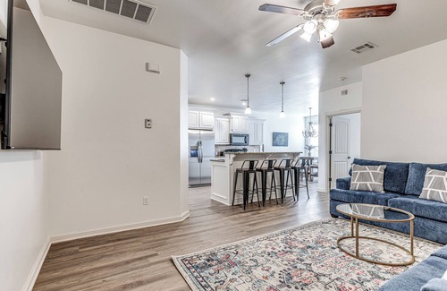 South Oklahoma City Casa | Blue Oasis Home - Sleeps 12