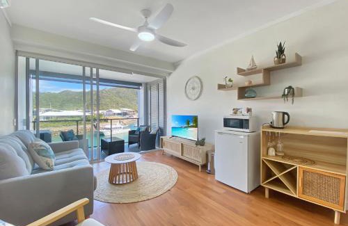 Nelly Bay Hotel | Blue on Blue Studio Room 1222