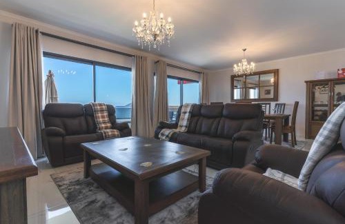 Santa Cruz Casa | Blue Outlook Retreat by Atlantic Holiday