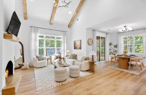 Westminster Casa | Blue Owl Lakefront Getaway Hot Tub Mini Golf