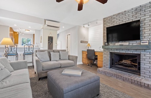 Mississippi City Casa | *Blue Palm Townhome* w/ Gulf view / Walk to beach/seafood