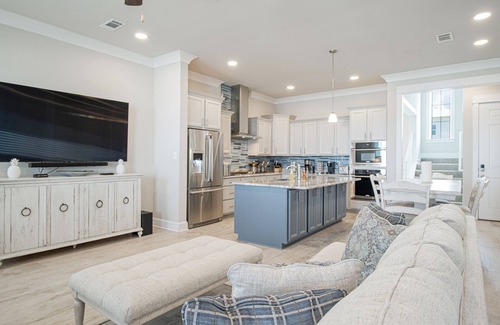 Biloxi Casa | Blue Pelican 2 Beachfront Vacation Rental Home