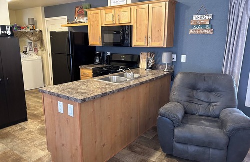 Tonto Basin Casa | Blue Perch is comfortable and new in the heart of Tonto Basin by Lake Roosevelt.