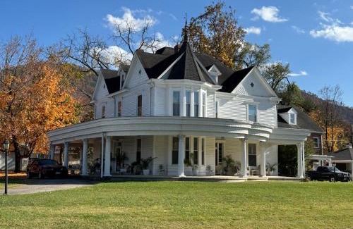 Buena Vista Cama Y Desayuno | Blue Ridge Abbey Bed and Breakfast