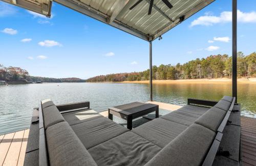 Morganton Casa | Blue Ridge Bliss - Lake Blue Ridge GA - Lake Views, Game Room, Spacious Accommodations, Private Dock - Morganton, GA