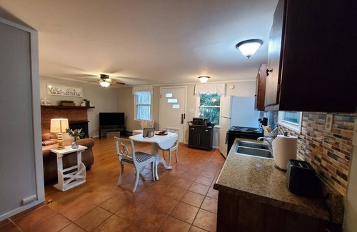 Newland Cabaña | Blue Ridge Mountain Cottage~1 minute from Parkway!