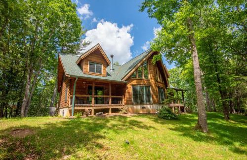 Lansing Casa | Blue Ridge Mountain Log Cabin - Views - Fireplace - River Access!