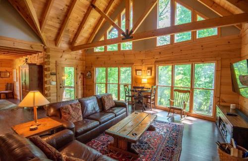Lansing Casa | Blue Ridge Mountain Log Cabin - Views - Fireplace - River Access!