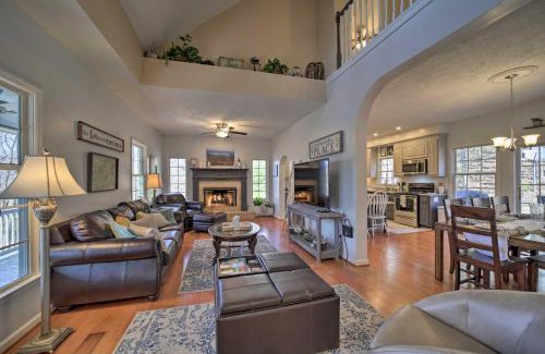 Sapphire Casa | Blue Ridge Mtn Escape Home with Deck and Fire Pit!