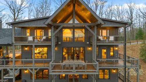 Blue Ridge Casa | Blue Run Cabin - Luxury Retreat Blue Ridge Heights - Hot Tub, Movie Theater, Game Room, Fire Pit, Mountain Views - Blue Ridge, G