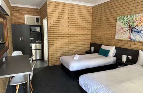 East Toowoomba Hotel | Blue Violet Motor Inn