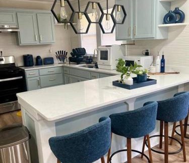 Vollintine-Evergreen Casa | Bluebell Bliss Midtown Retreat - 4mi to Downtown