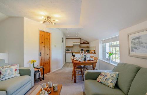 Whitstone Casa | Bluebell Cottage - Bennetts Court