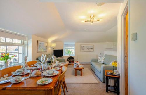 Whitstone Casa | Bluebell Cottage - Bennetts Court