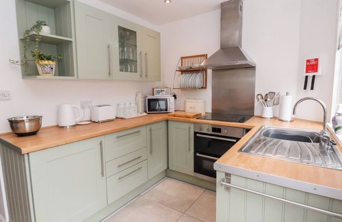 Ormskirk Cabaña | BLUEBELL COTTAGE, pet friendly, character holiday cottage in Ormskirk