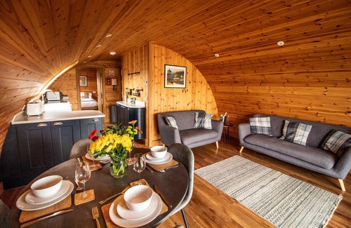 St Harmon Cabaña | Bluebell - Glamping Pod with Hot Tub Sleeping 4, Pet friendly