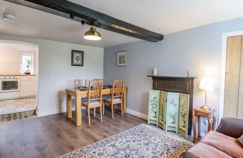 Bury St Edmunds Cabaña | BLUEBIRD COTTAGE, family friendly, with a garden in Bury St Edmunds