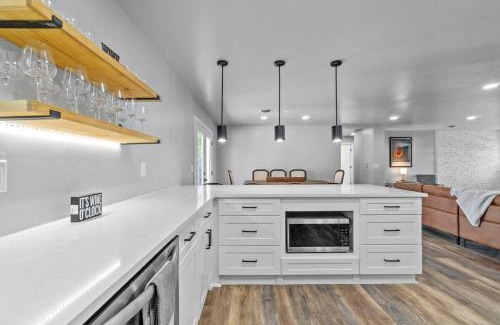 Fredericksburg Casa | BlueBonnet Bungalow - Hot Tub & Fire Pit