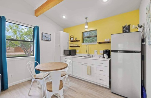 Fredericksburg Casa | Bluebonnet Waterfront Cottage with Hot Tub