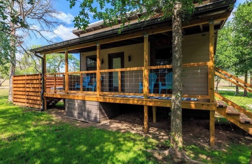 Fredericksburg Casa | Bluebonnet Waterfront Cottage with Hot Tub
