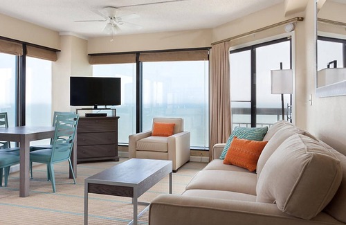 Downtown Myrtle Beach Complejo | Bluegreen SeaGlass Tower, 1 Bedroom Standard Condo, Free WiFi and Parking