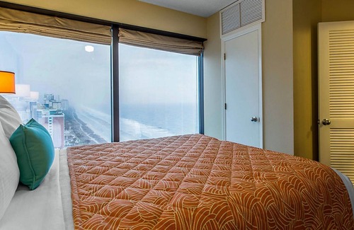 Downtown Myrtle Beach Complejo | Bluegreen SeaGlass Tower, 1 Bedroom Standard Condo, Free WiFi and Parking