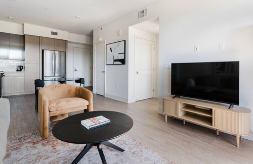 Fremont Apartamento | Blueground | East Industrial, pool, nr Central Park