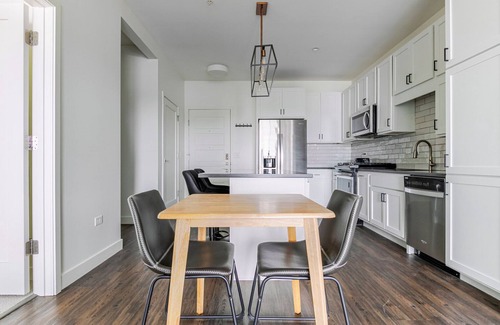 Elmhurst Apartamento | Blueground | Elmhurst, pool, nr Elmhurst Art Museum