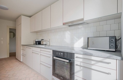 District 8 Apartamento | Blueground | Hirslanden, view, nr Zürich Zoo