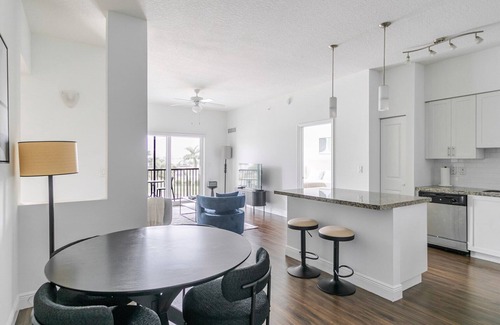 Miramar Apartamento | Blueground | Miramar, pool, nr C.B. Smith Park