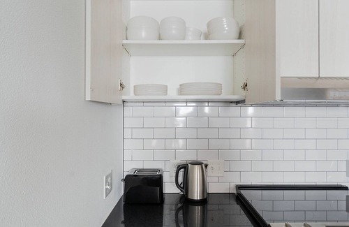 New Tacoma Apartamento | Blueground | New Tacoma, balcony, nr Wright Park