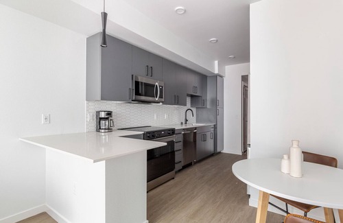Redmond Apartamento | Blueground | Redmond, pool & AC, nr park