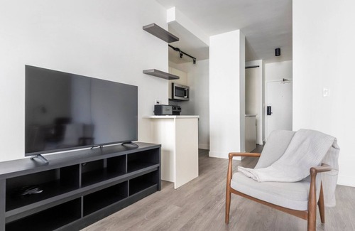 Rush and Division Apartamento | Blueground | Rush & Division, pool, nr Millennium Park