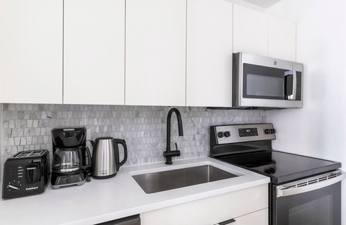 Rush and Division Apartamento | Blueground | Rush & Division, pool, nr Millennium Park