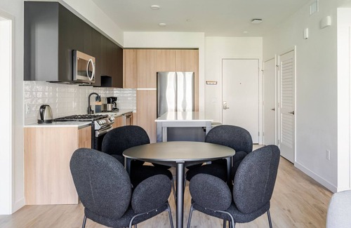 Newhall Apartamento | Blueground | Santa Clara, view, nr Central Park