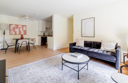 Shoreline West Apartamento | Blueground | Shoreline West, pool, nr Shoreline Park