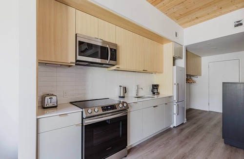 East Somerville Apartamento | Blueground | Somerville, gym & AC, nr Assembly