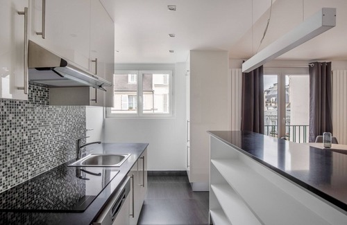 L'Europe Apartamento | Blueground | Villiers, elevator, nr shopping