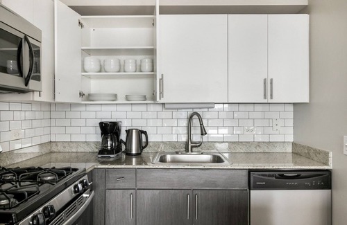 West Loop Gate Apartamento | Blueground | West Loop Gate, rooftop, nr Millennium Park