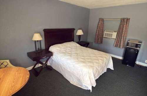 Ironto Hotel | BlueJay Motel - Salem - Roanoke I-81