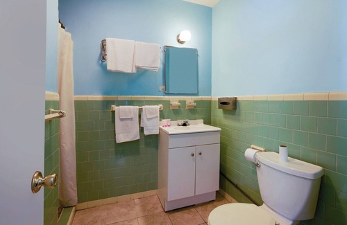Ironto Hotel | BlueJay Motel - Salem - Roanoke I-81