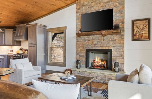 Epworth Cabina | Blueridge GA area. Fishing Creek Cabin. Hot Tub, Arcades, Grill
